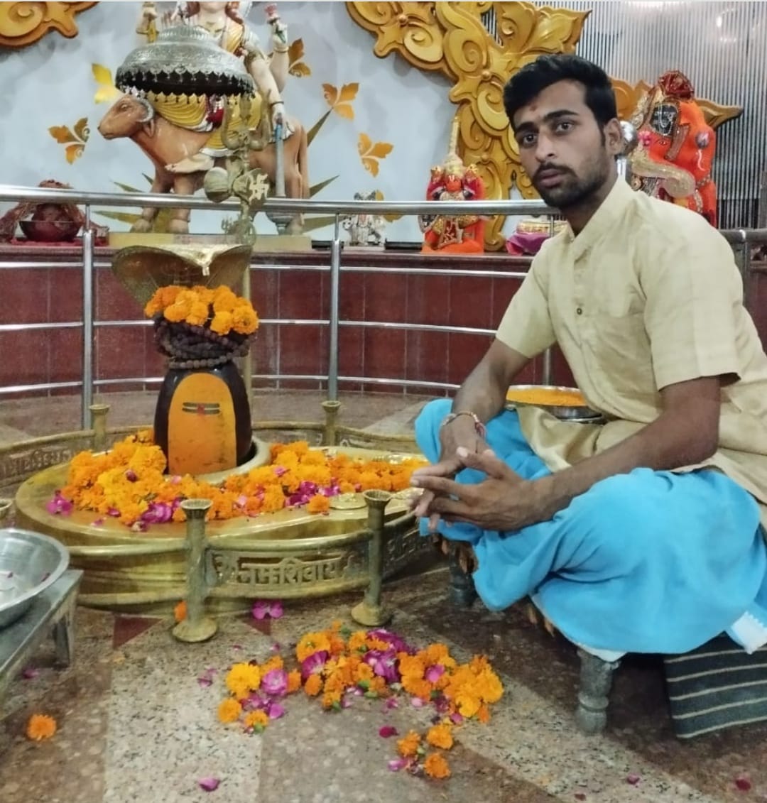 Pt. Sumukh Narayan chobey 